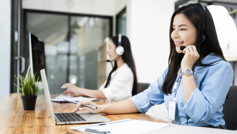 Đội ngũ tư vấn viên chuyên nghiệp và hệ thống hỗ trợ đa kênh hoạt động xuyên suốt 24/7 tại Acb8